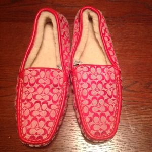 ❗SOLD❗Coach slippers sz 8 but fits like 7