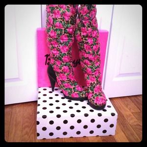 Betsy Johnson winter boots👢💗