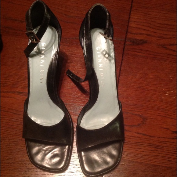 ❗SOLD❗Gianni Bini