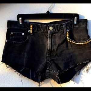 Highwaisted black gold studded shorts
