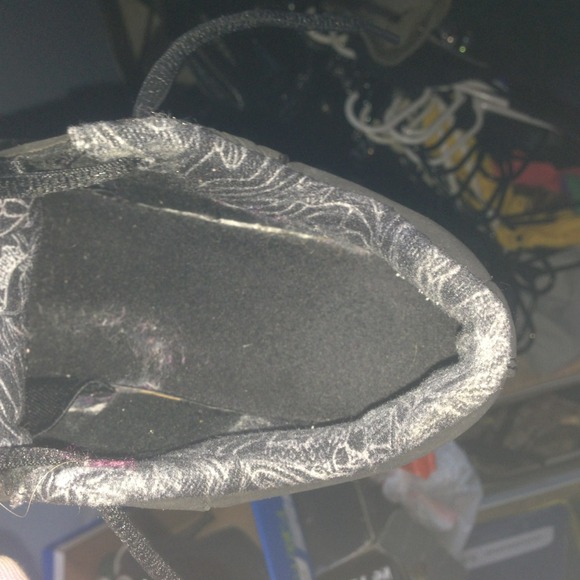 Shoes - Picture 4 of 4