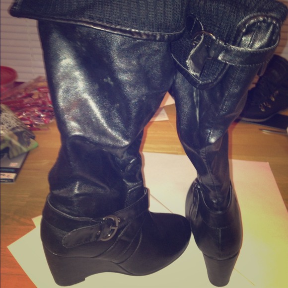 Black wedges boots