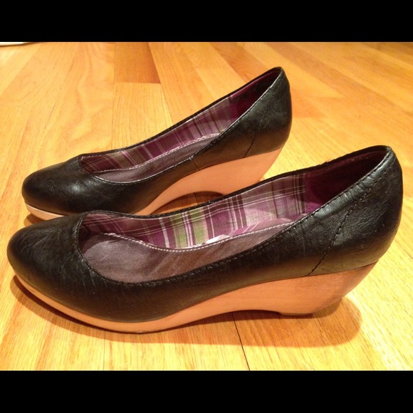 Black Zara Wedge Heels in size 8 (euro 38)