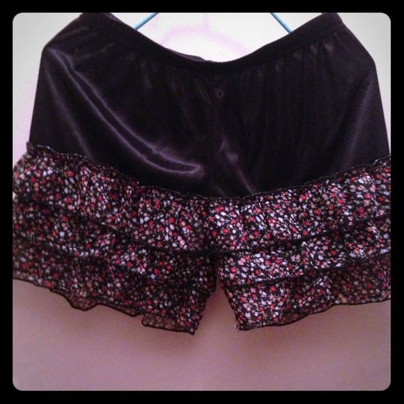 Flower lace skirt / safety pants