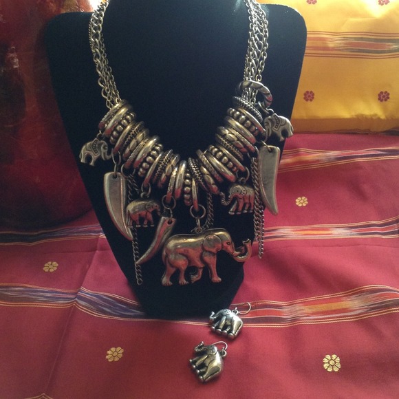 Jewelry - Good luck elephant necklace and earrings set