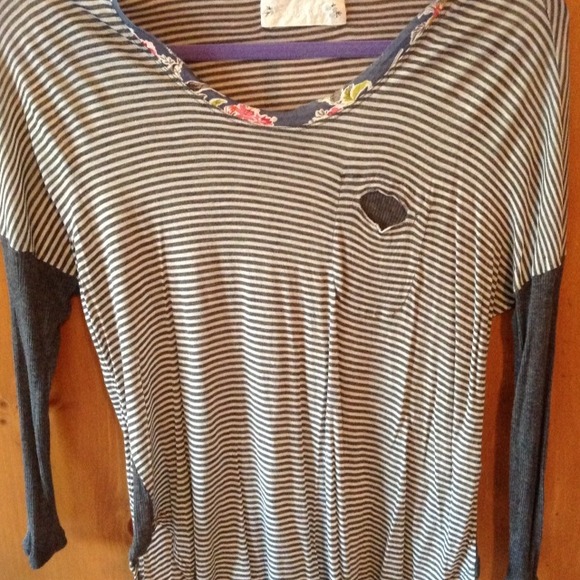 🎀SOLD🎀Anthropologie Lounge Shirt - Picture 2 of 3