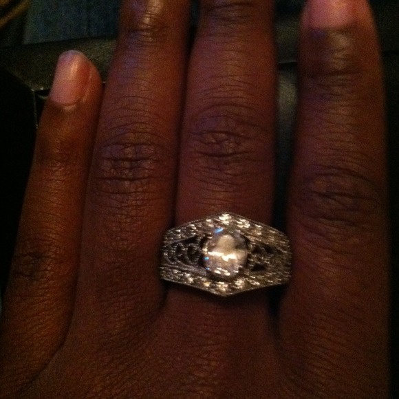 Very cute ring - Picture 2 of 3