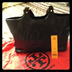 (SOLD) Tory Burch Bombe handbag😊💋