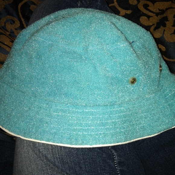 Duck head hat - Picture 3 of 3
