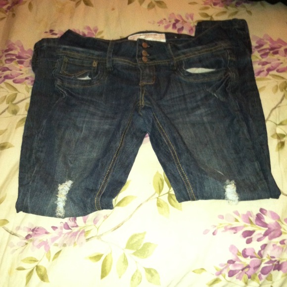 Super cute dollhouse skinny jeans! Never worn.