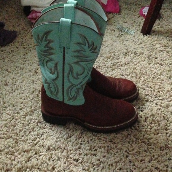 Ariat cowgirl boots
