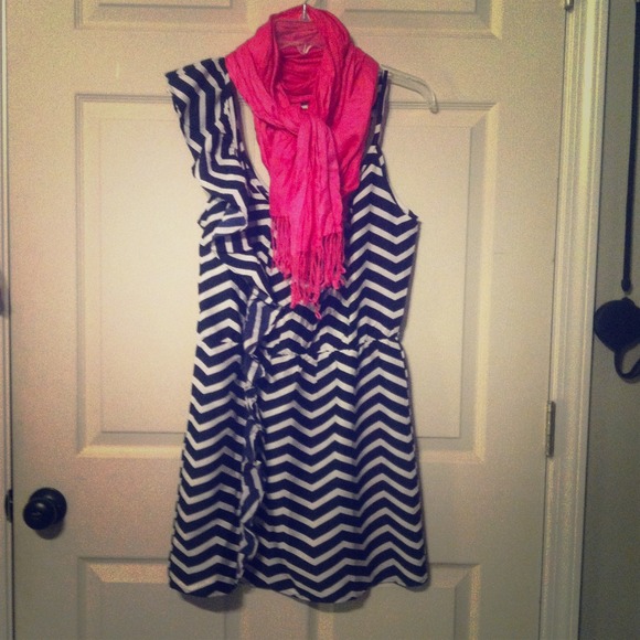 🎀Just reduced! Chevron size XL dress