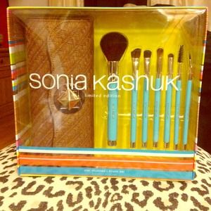 Sonia Kashuk star studded brush set