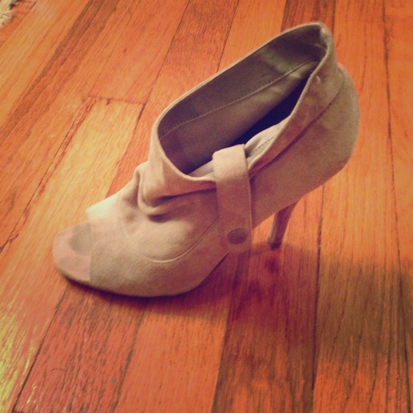 *SOLD*Steven by Steve Madden peep toe booties