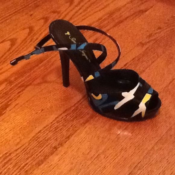 7 1/2 Never worn peep toe sandal