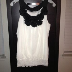 Reduced***Black & cream ruffled sleeveless tank