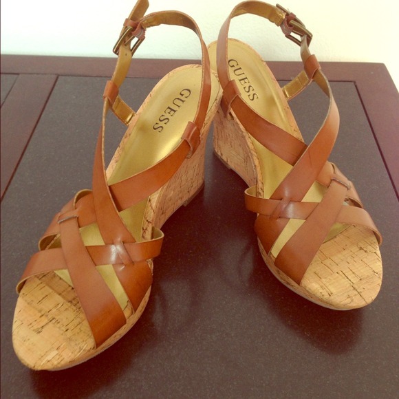📦📦SOLD🎯🎯Guess Wedge Sandals