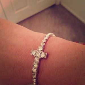 Sparkling cross bracelet