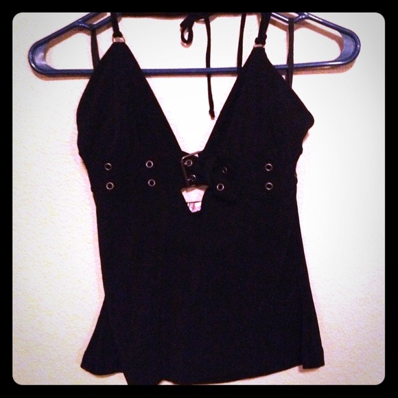 🎀Traded🎀 HOT black front buckle halter. Low cut