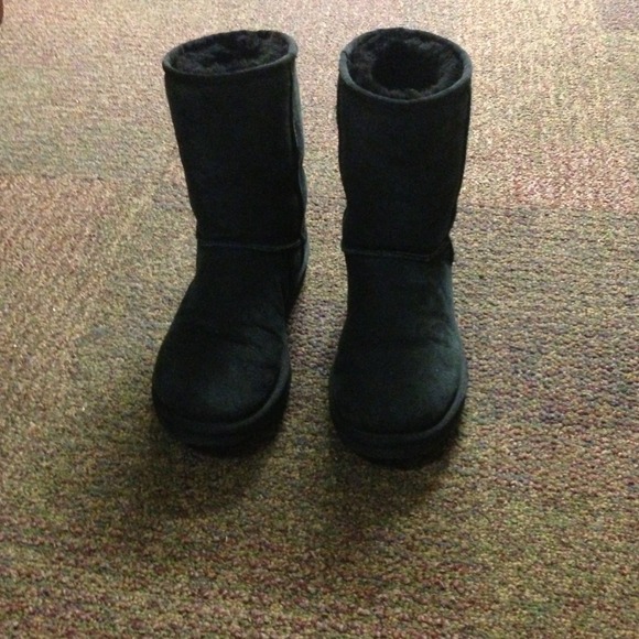 Short black uggs - Picture 1 of 4