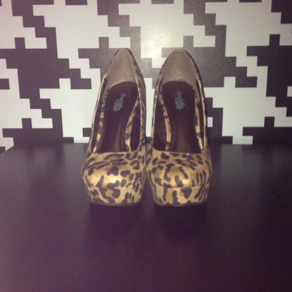 Brand new cheetah print pumps