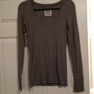 Size Medium Ruehl no. 925 Long Sleeve