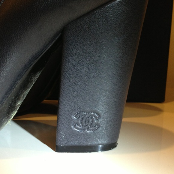 ⛔SOLD⛔CHANEL PUMPS - Picture 3 of 4