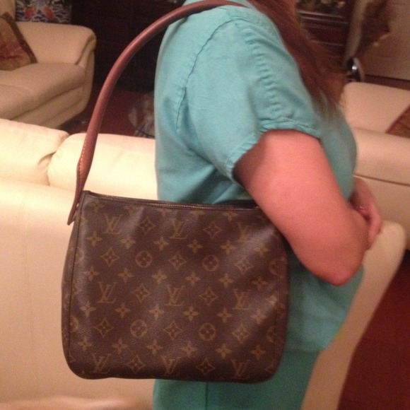 Additional pics of the LV Medium Looping Bag - Picture 3 of 4