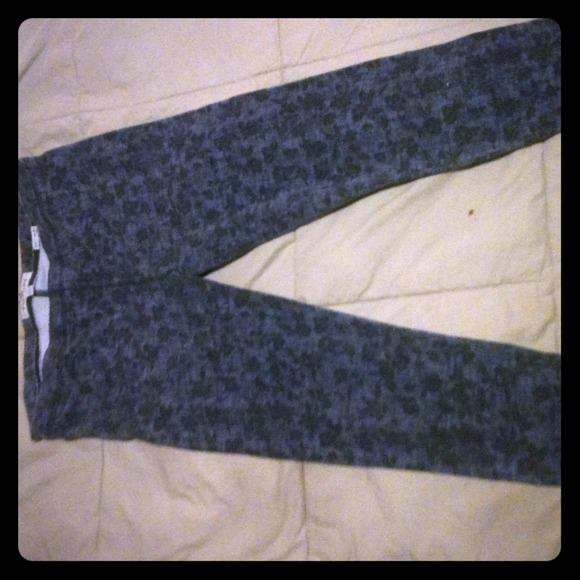 Reserved: leggings and dress!