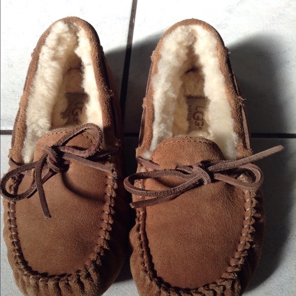 UGG Shoes - ⬇REDUCED⬇😍CUTE UGGS! Chestnut color! SIZE 3!!