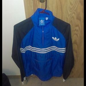 Mens Adidas Windbreaker it's a Small