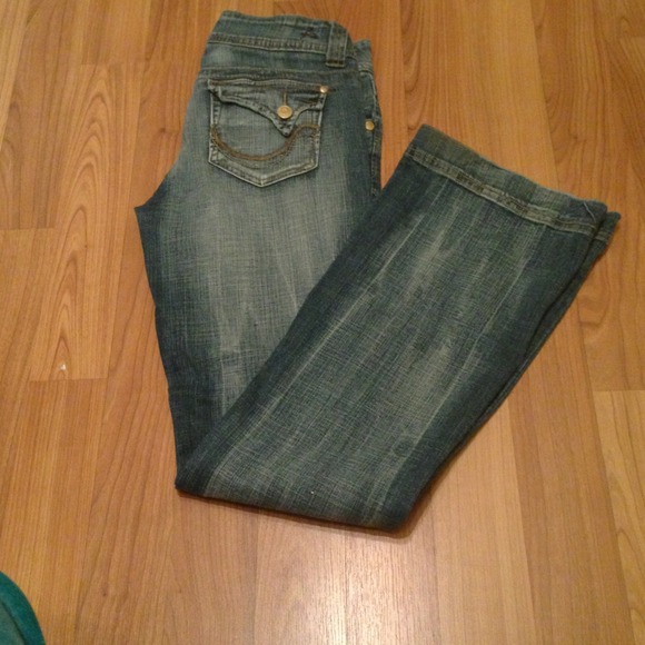 Slightly distressed Hydraulic jeans