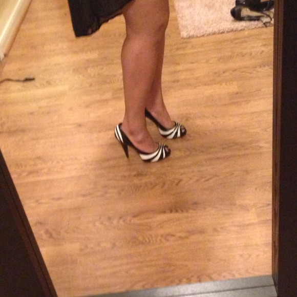 Aldo black&white striped patent leather peep toe - Picture 2 of 4