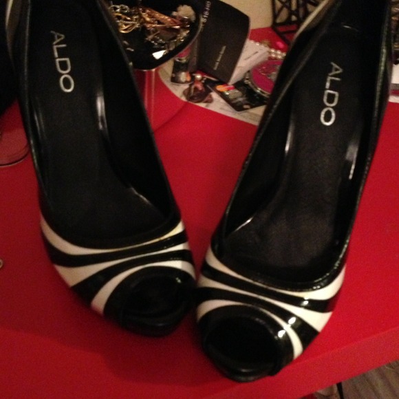 Aldo black&white striped patent leather peep toe - Picture 4 of 4