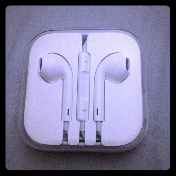 ***SOLD***Apple Earpods w/ Remote and Mic