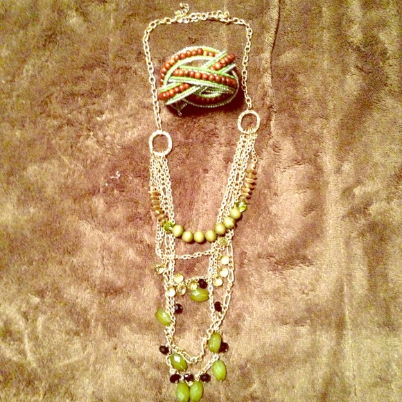 Green necklace / bracelet set. - Picture 1 of 1