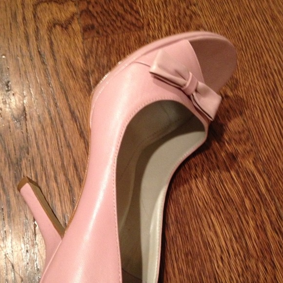 BCBGgirl pink bow peep toe