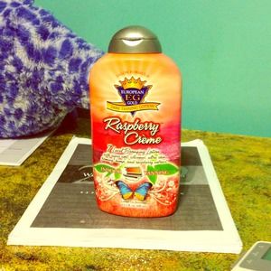 Raspberry Crème tanning lotion