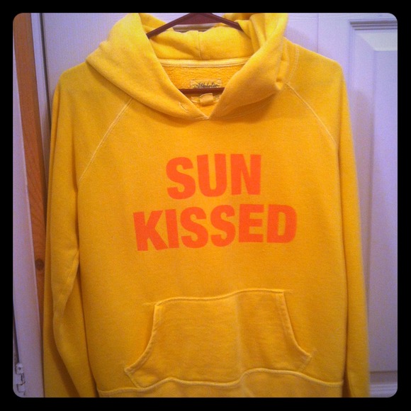 AE "sun kissed" yellow hoodie & AE jeans BUNDLE