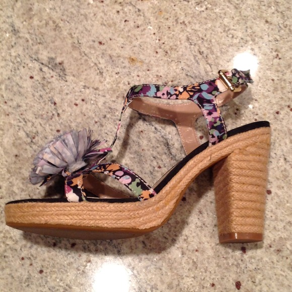 ๐นSALE๐นNWOT Tahari Sandals - Picture 3 of 3