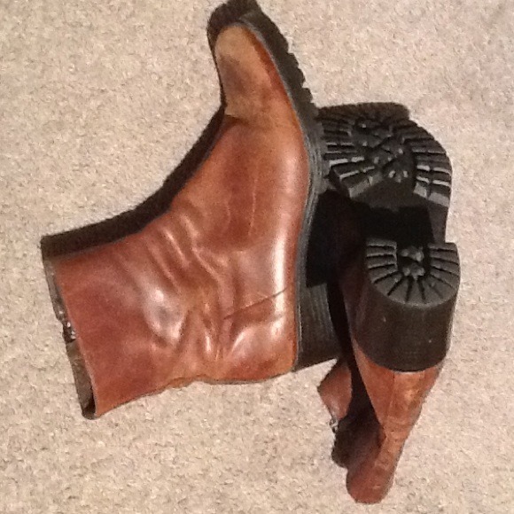 Guess leather ankle boots with lug sole - Picture 2 of 4