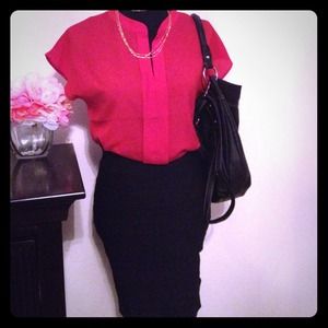🚫SOLD🚫w/bundle🚫Reserved🚫🎀Dressy red top🎀
