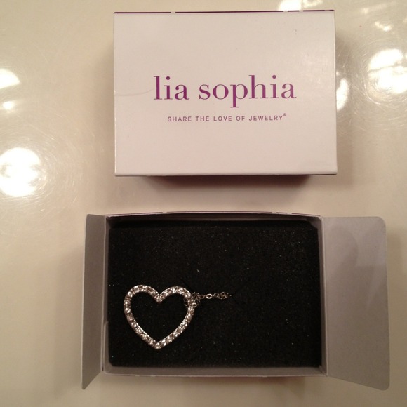 SOLD in bundle! Lia Sophia heart necklace