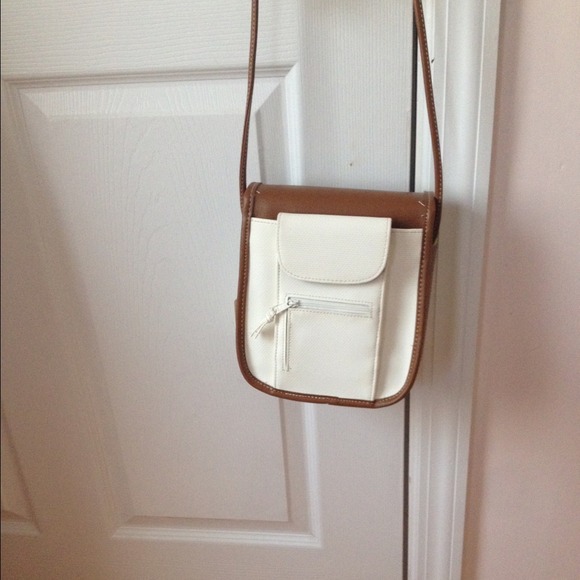 Brand new Liz Claiborne over the shoulder bag - Picture 2 of 4