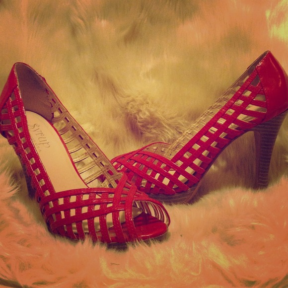 -SOLD- Über HOT Sexy Red Pumps