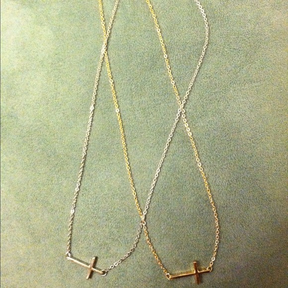 ❗💢SOLD💢❗Sideways Cross Necklace ~SILVER~ - Picture 1 of 2