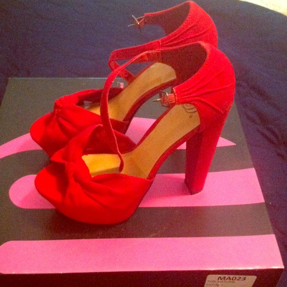 Size 7 Michael Antonio RED VELVET heels