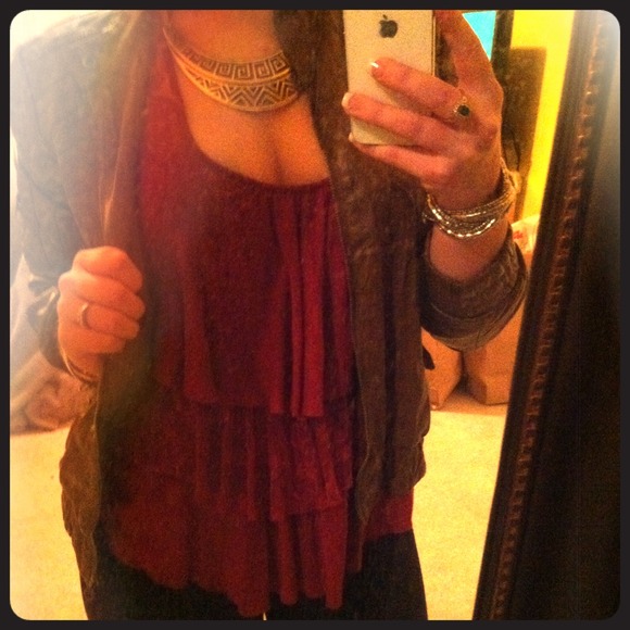 Red ruffle & mesh tank - Picture 1 of 4