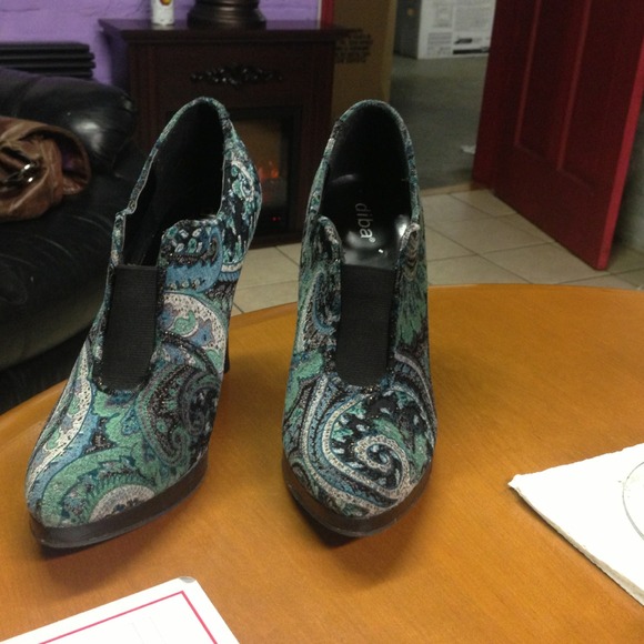 Boot - Picture 2 of 3