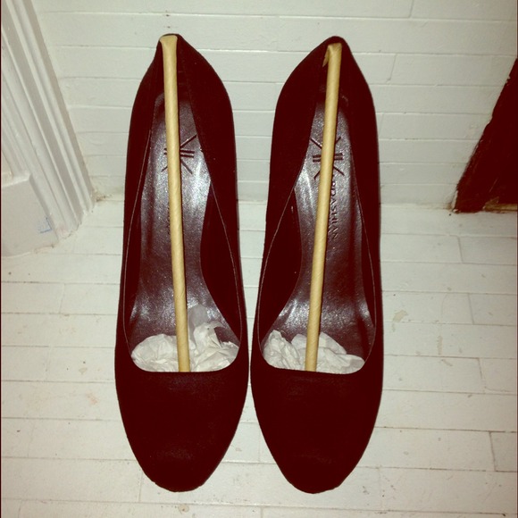 ***SUPER REDUCED*** Kardashian Kollection LA pumps
